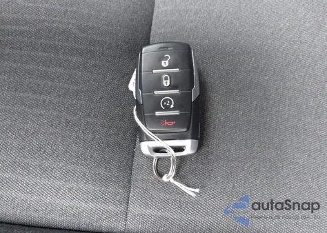 2021 Ram 1500 Big Horn 4X4 5'7 Box z USA, uszkodzony, nr VIN 1C6SRFFT1MN721561